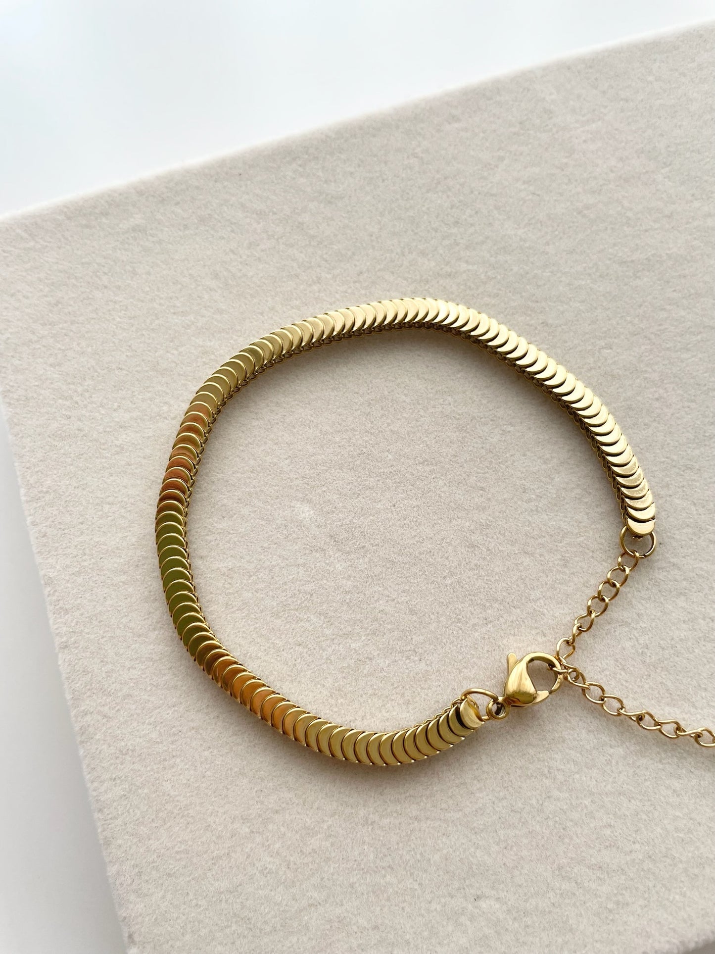 Lucy gold bracelet