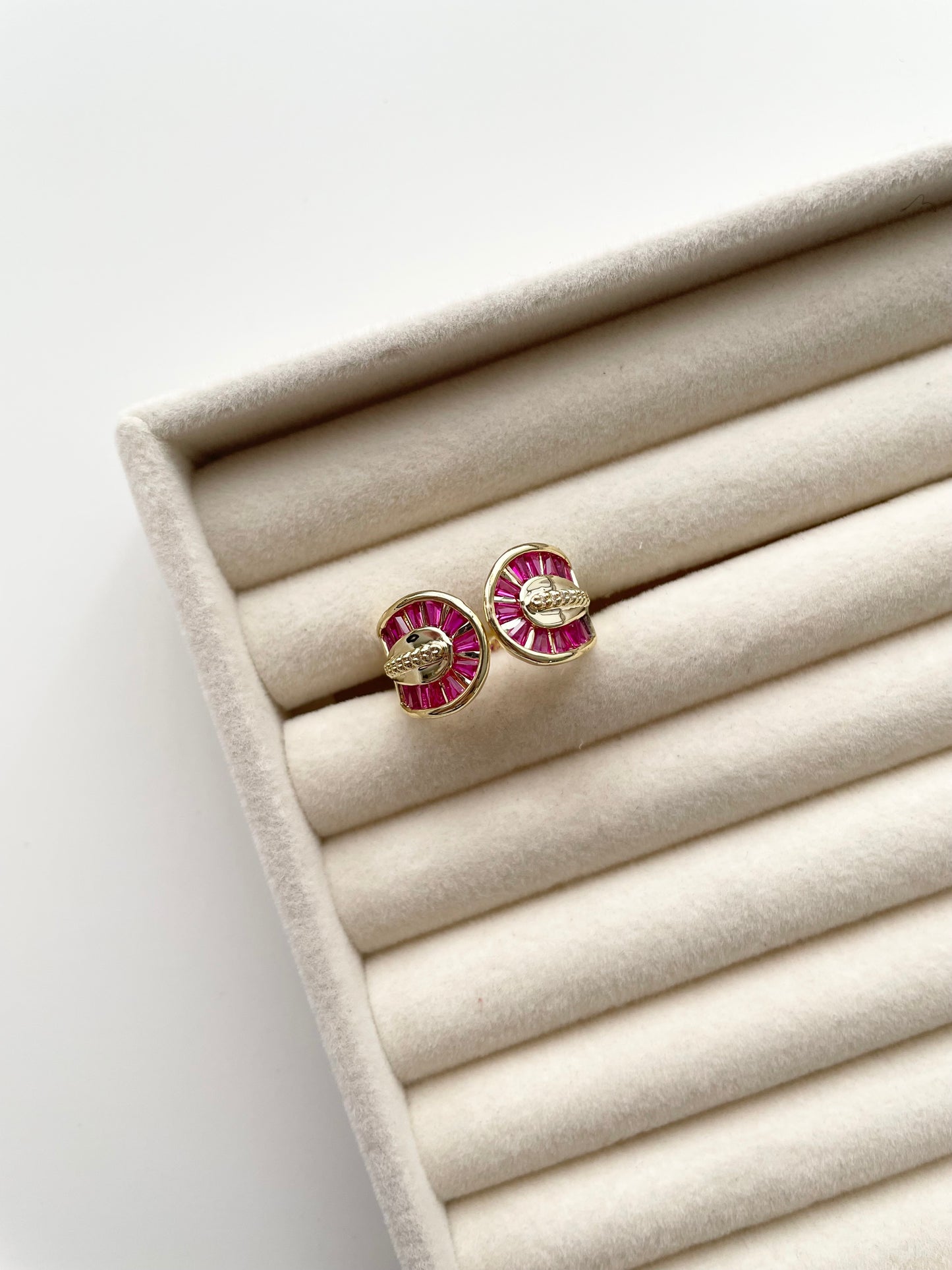 gr703 Magenta gold ring