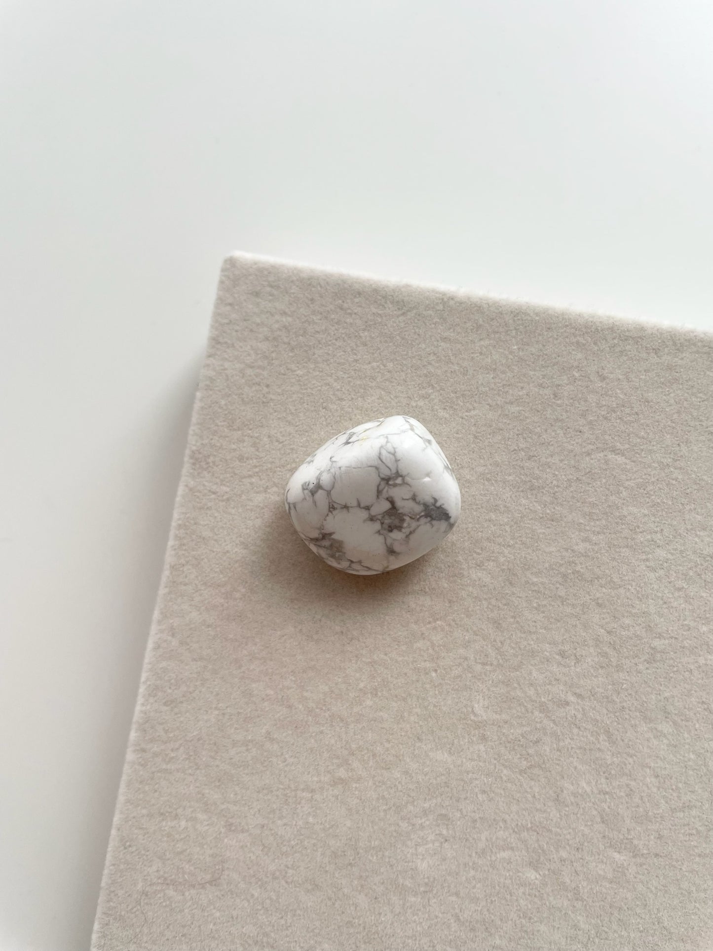 Gem6 Howlite Stone