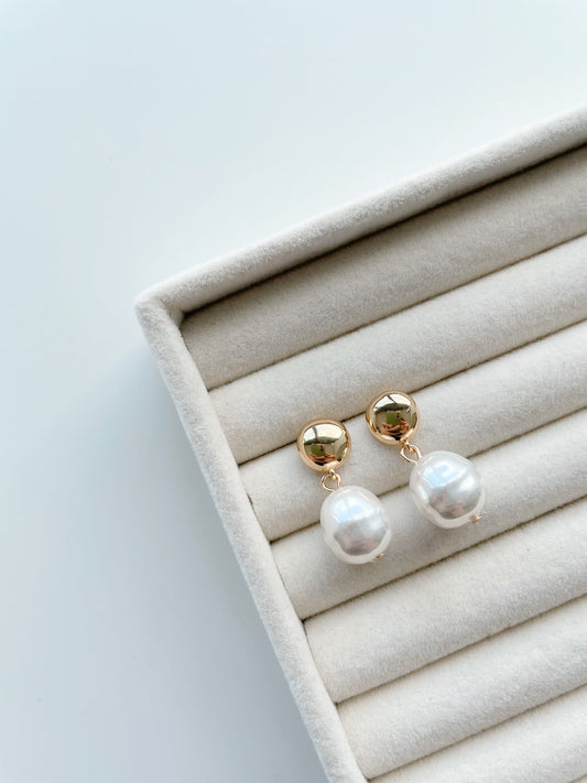 Ashley pearl earrings