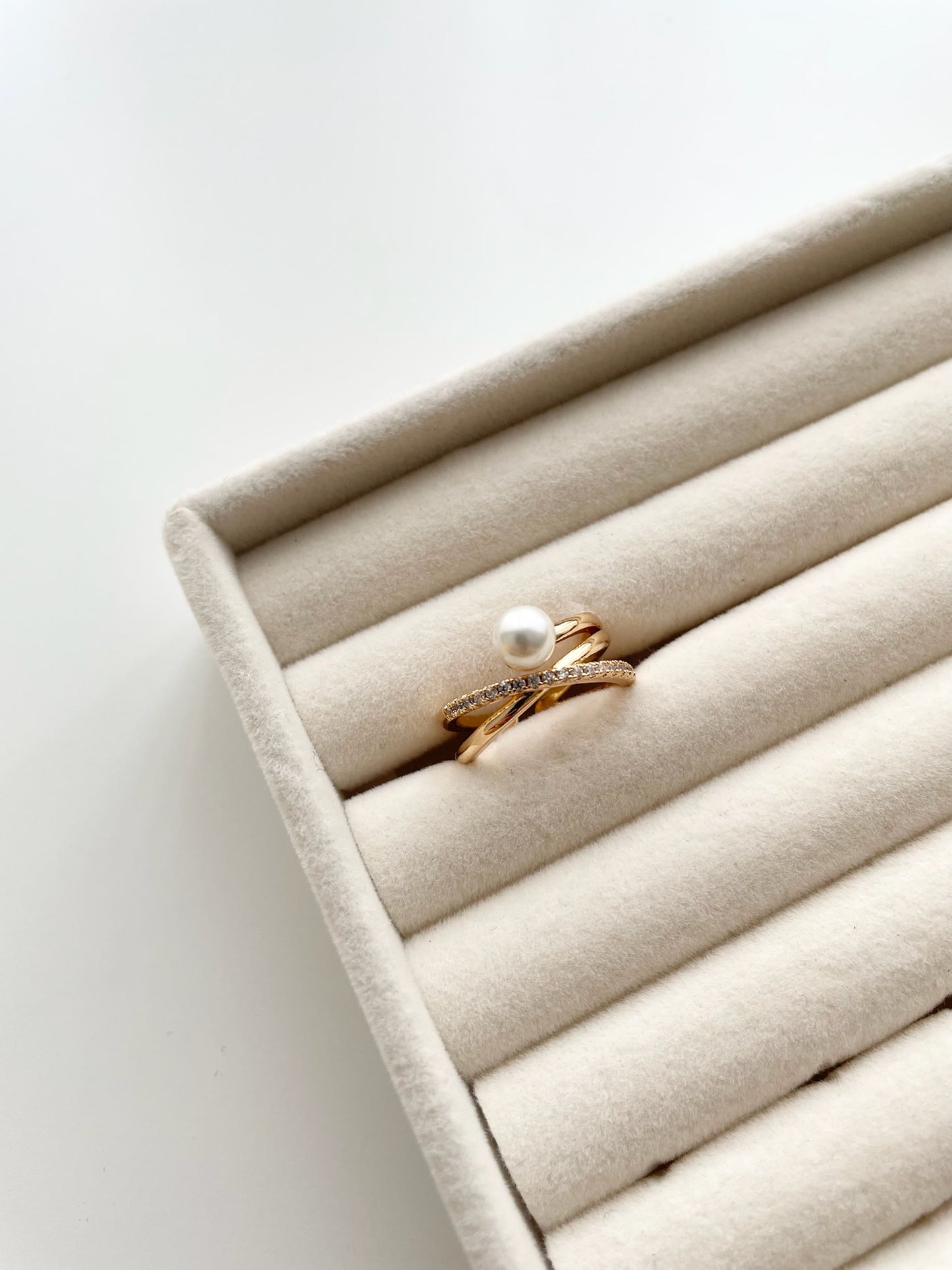 Brianna pearl gold ring