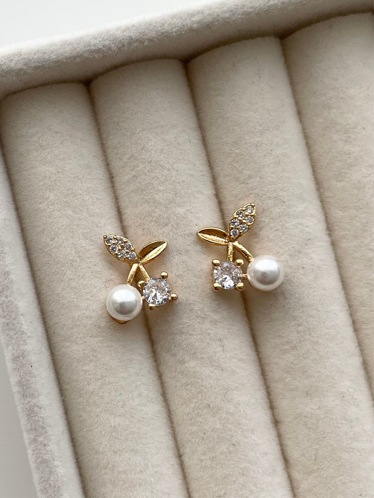 ge1385 Pearl earrings