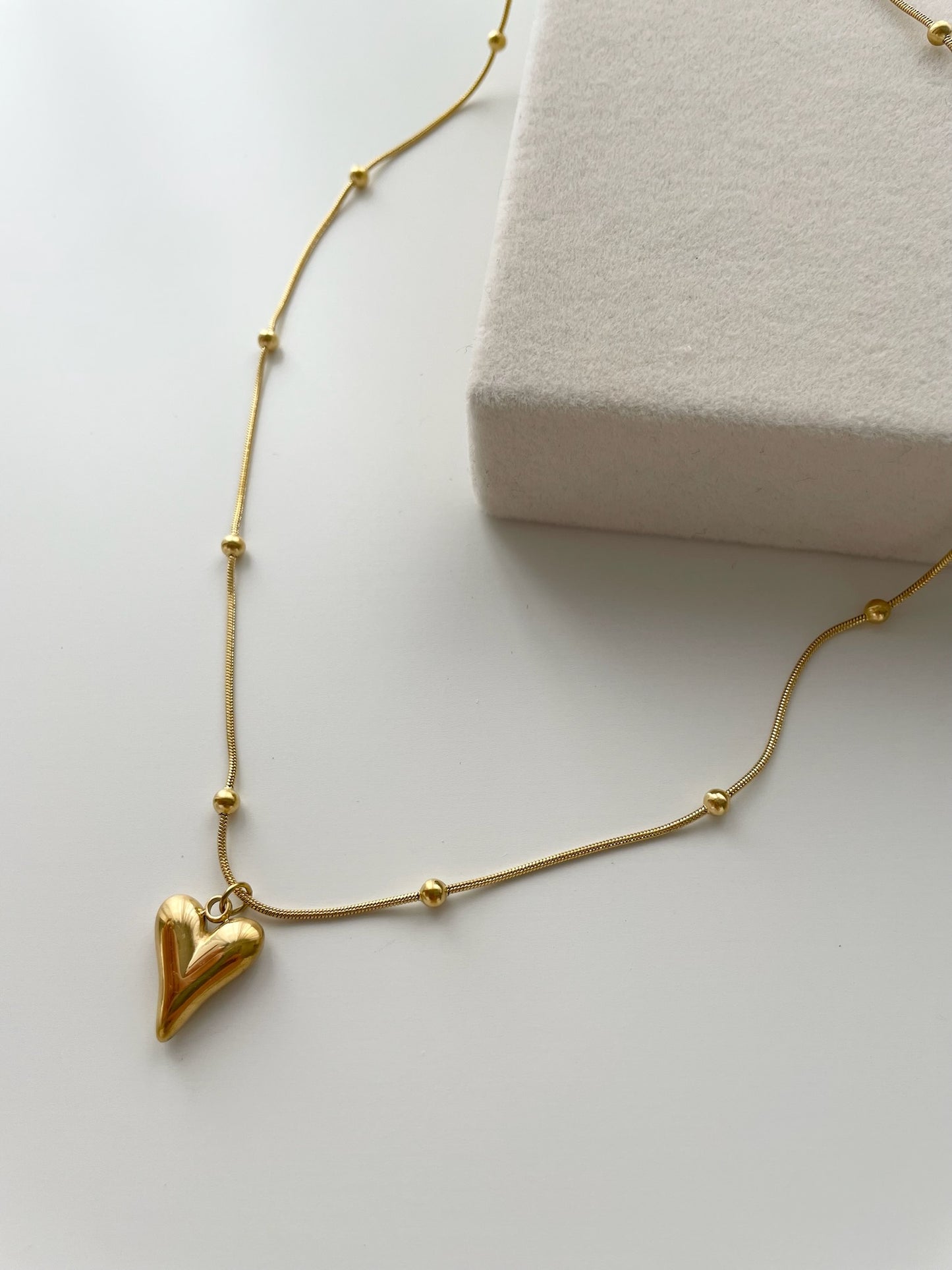 Heart with beads gold necklace