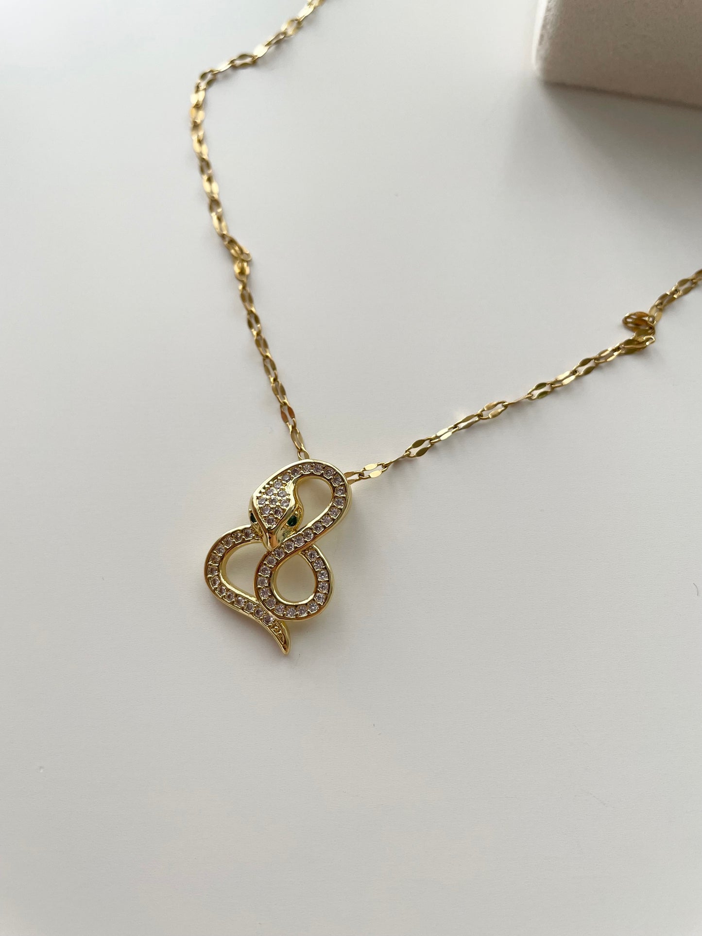 gn807 Snake necklace