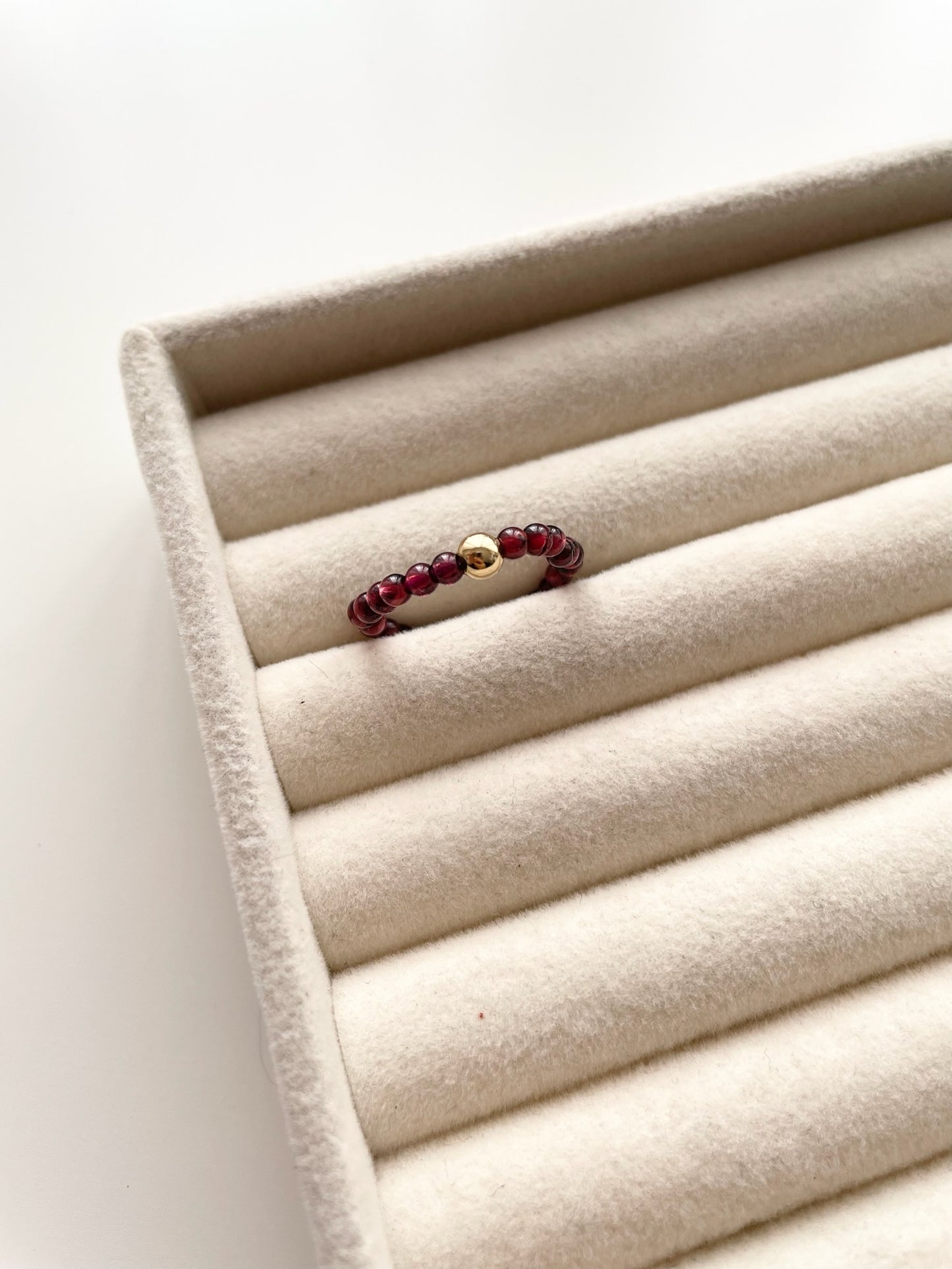 gring5 Minimalist Garnet ring