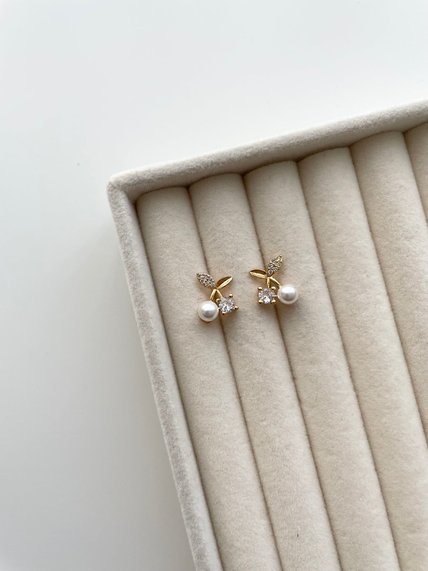 ge1385 Pearl earrings