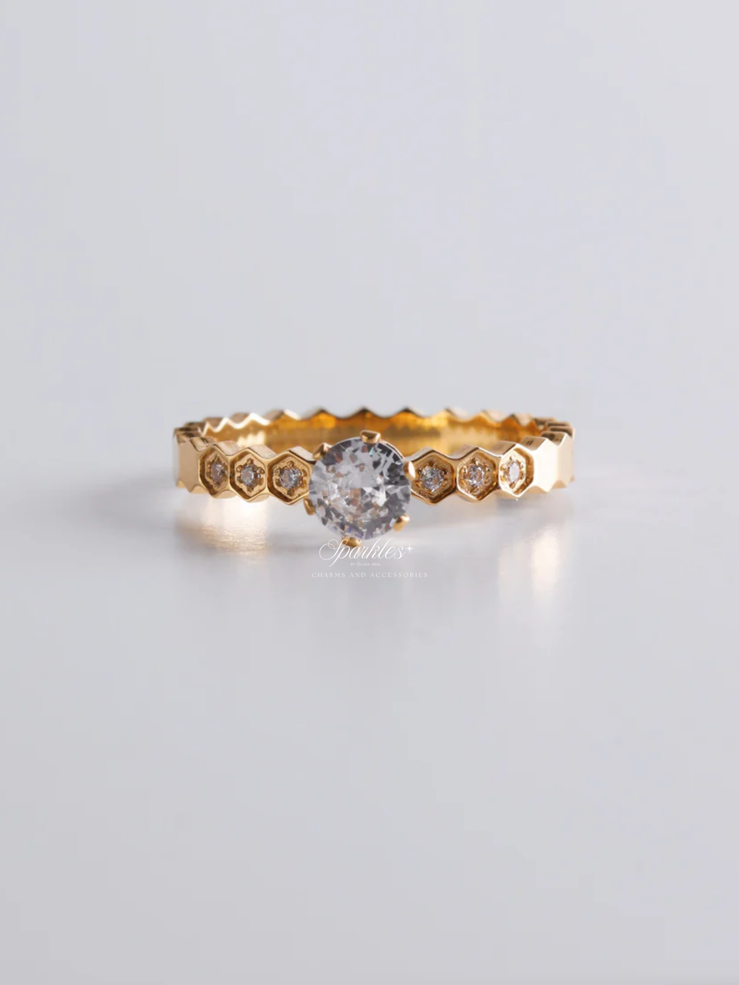 Beehive With Stone Gold Ring