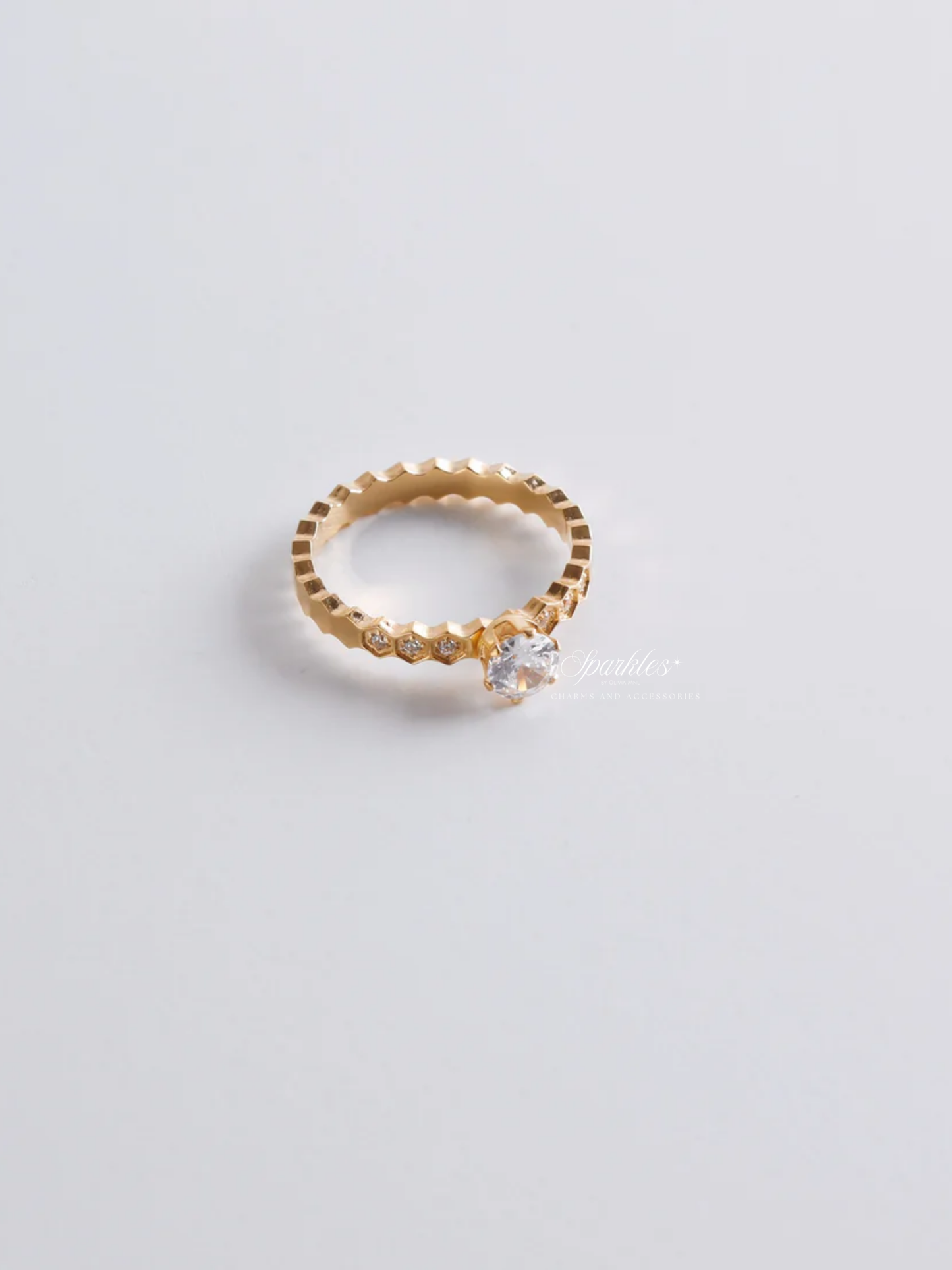 Beehive With Stone Gold Ring