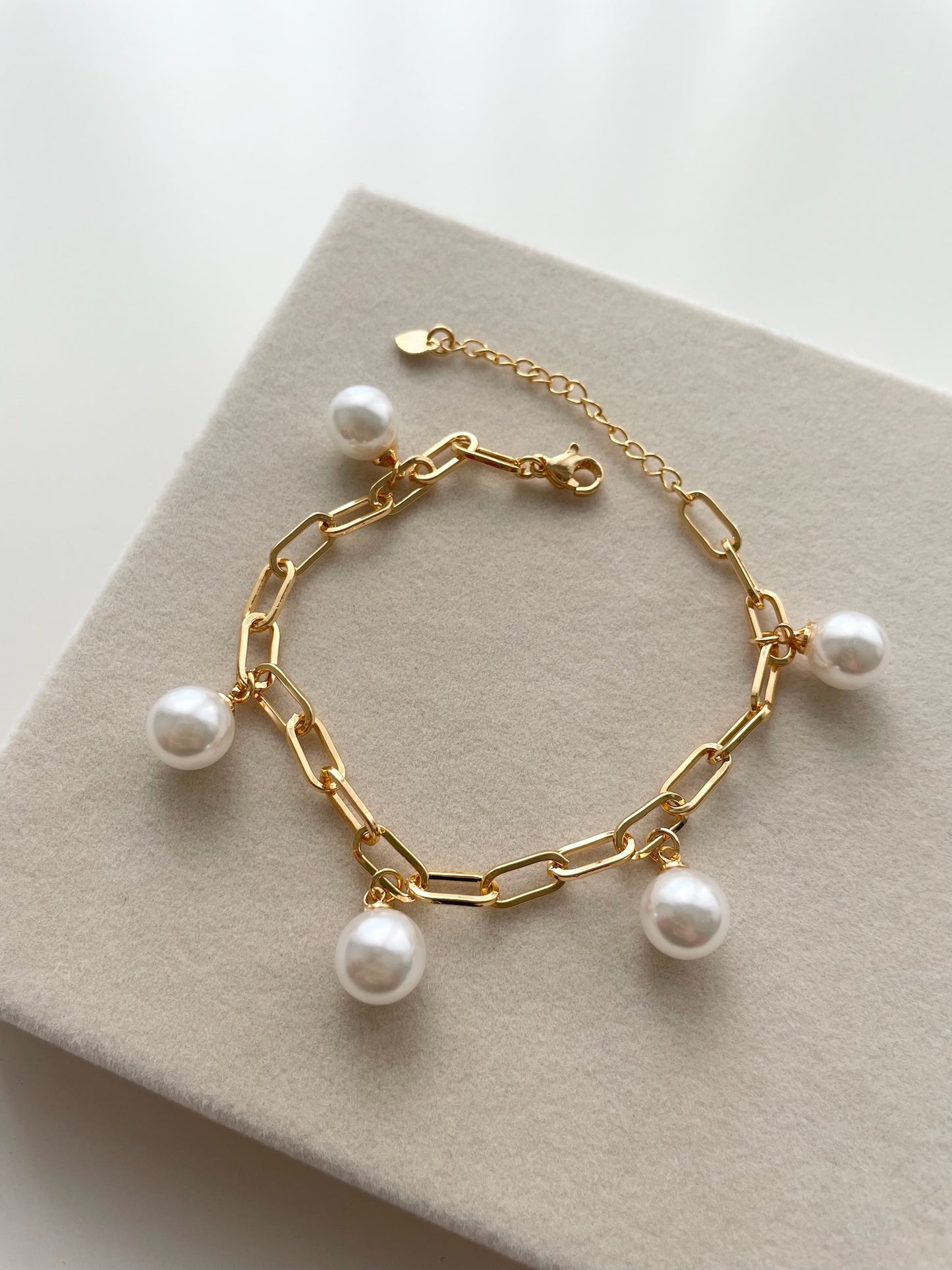 Elena pearl bracelet