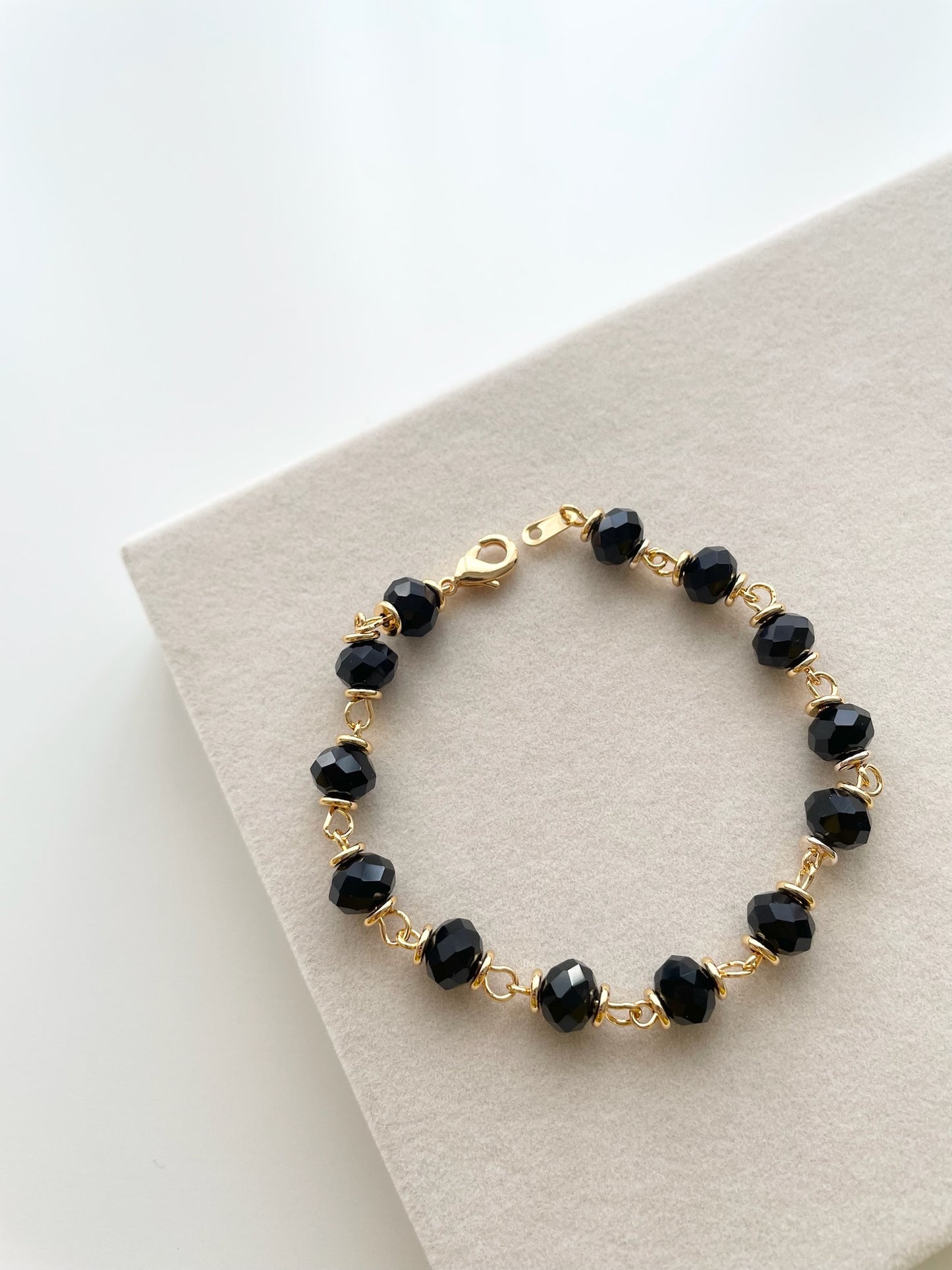 Black faceted beads bracelet