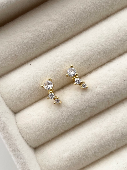 ge1400 Dainty gold stud