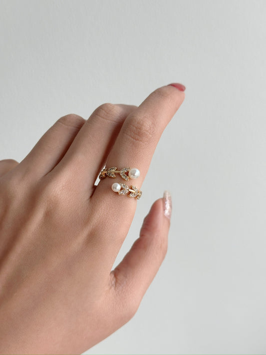 Kaila Pearl gold ring