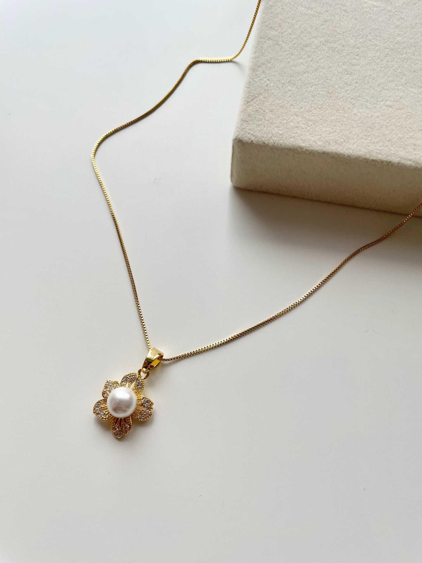 Jayla Pearl Flower Gold Necklace