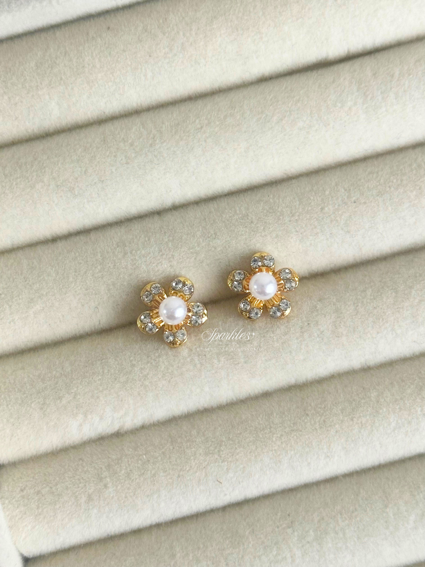 Pearl Blossom Stud Earrings CE121