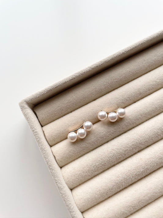 Pearl crawler stud earrings