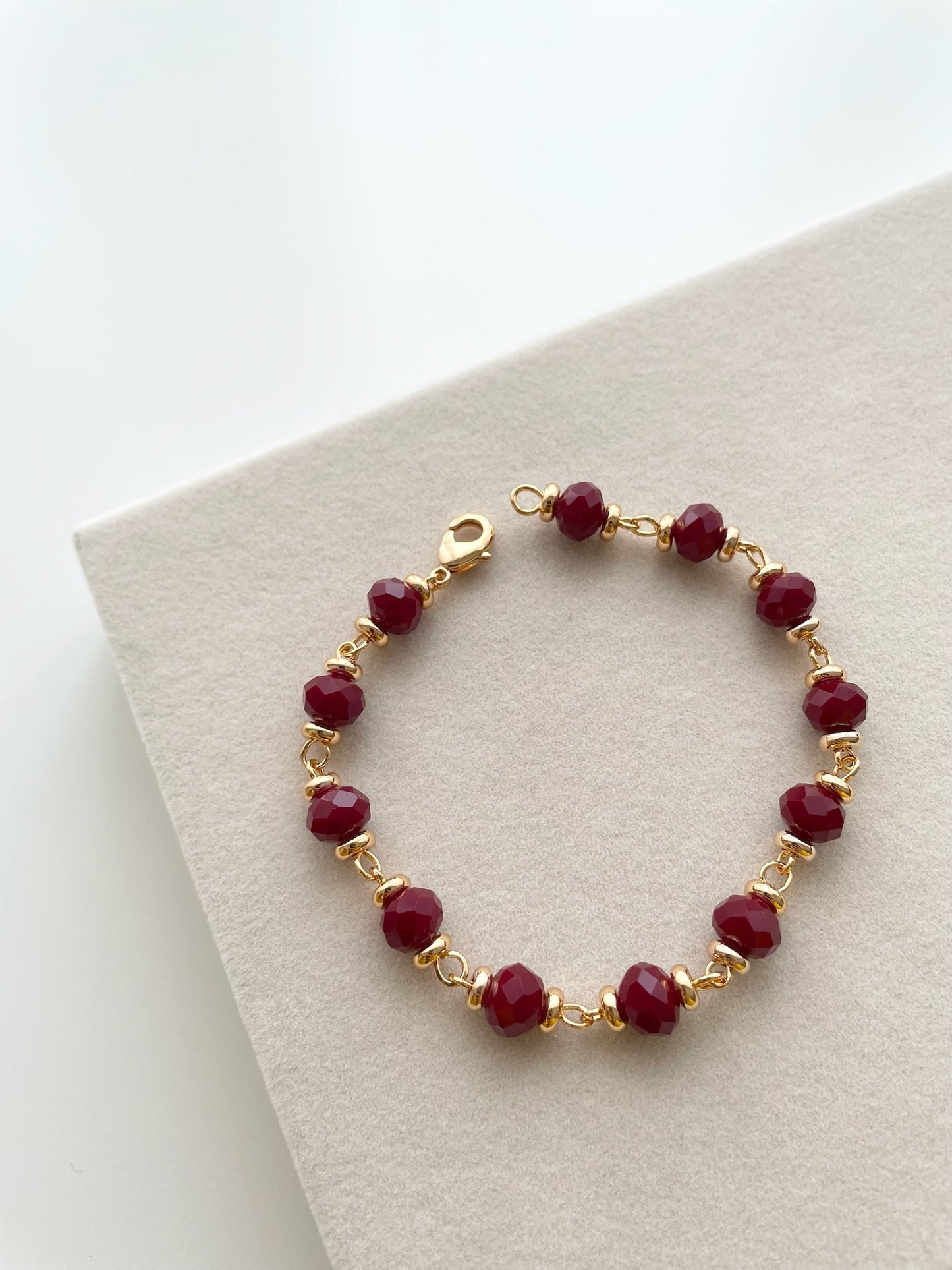 Red faceted beads bracelet