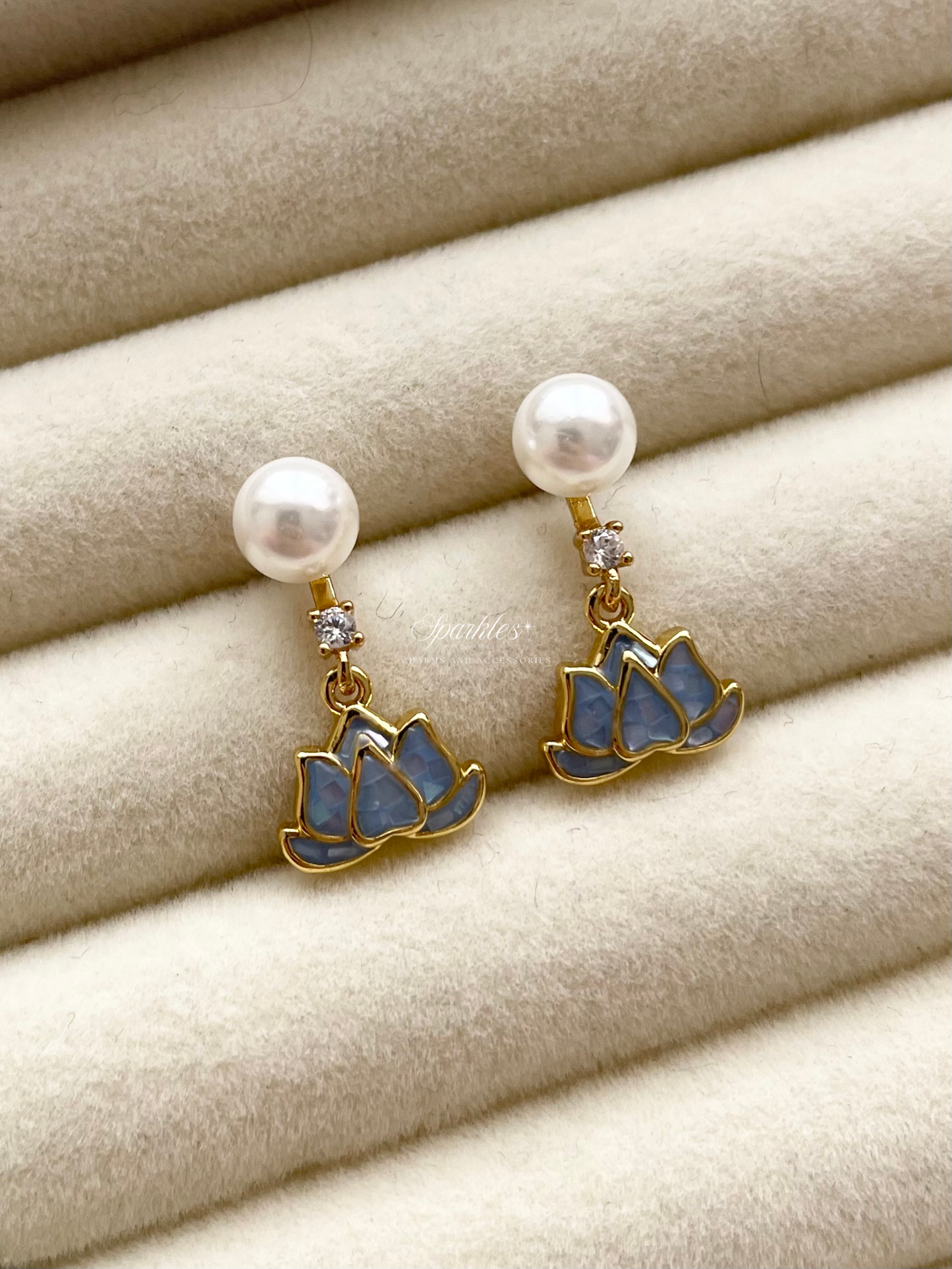 ce86 Blue Lotus Dangling Earrings