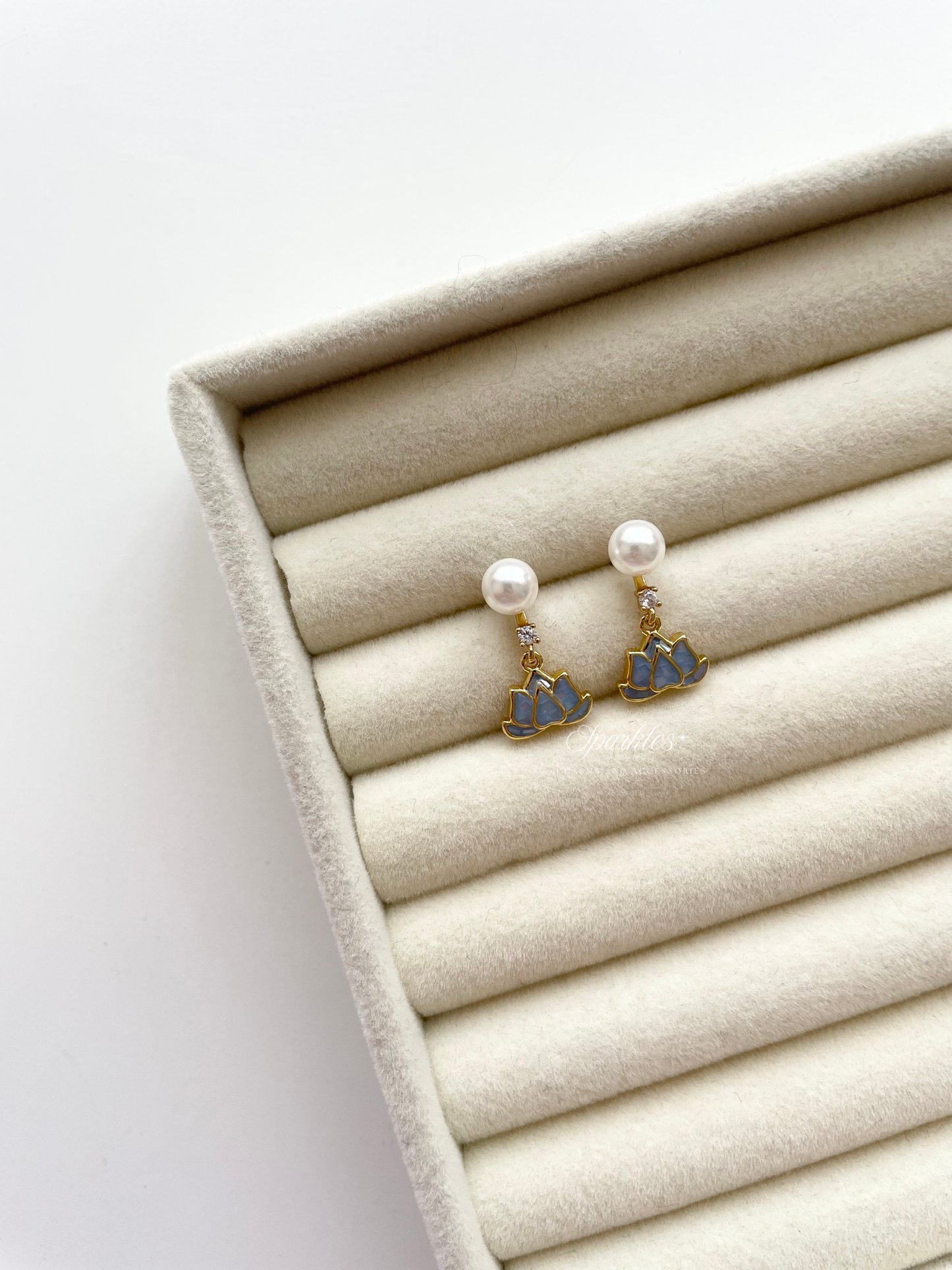ce86 Blue Lotus Dangling Earrings