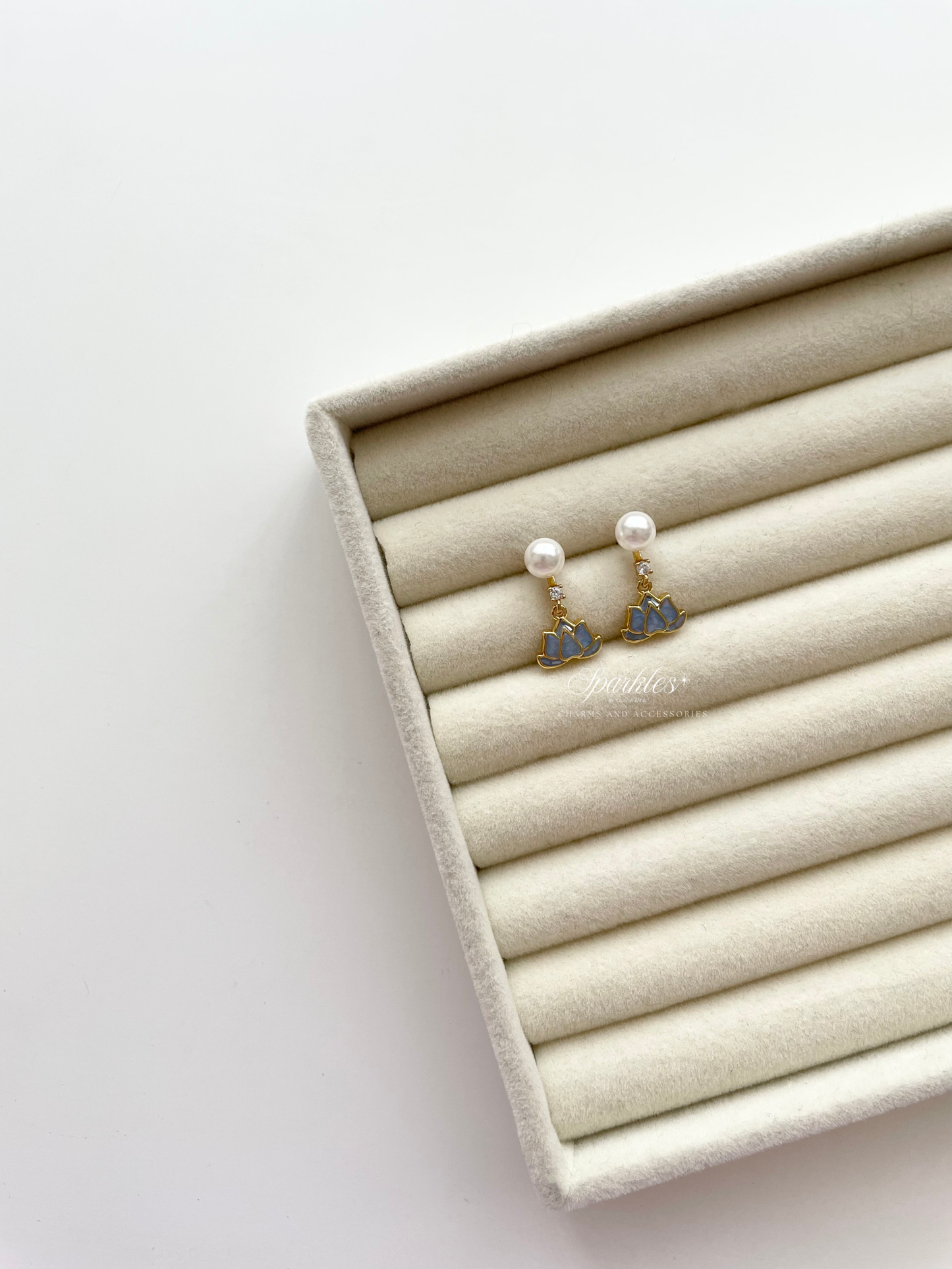ce86 Blue Lotus Dangling Earrings
