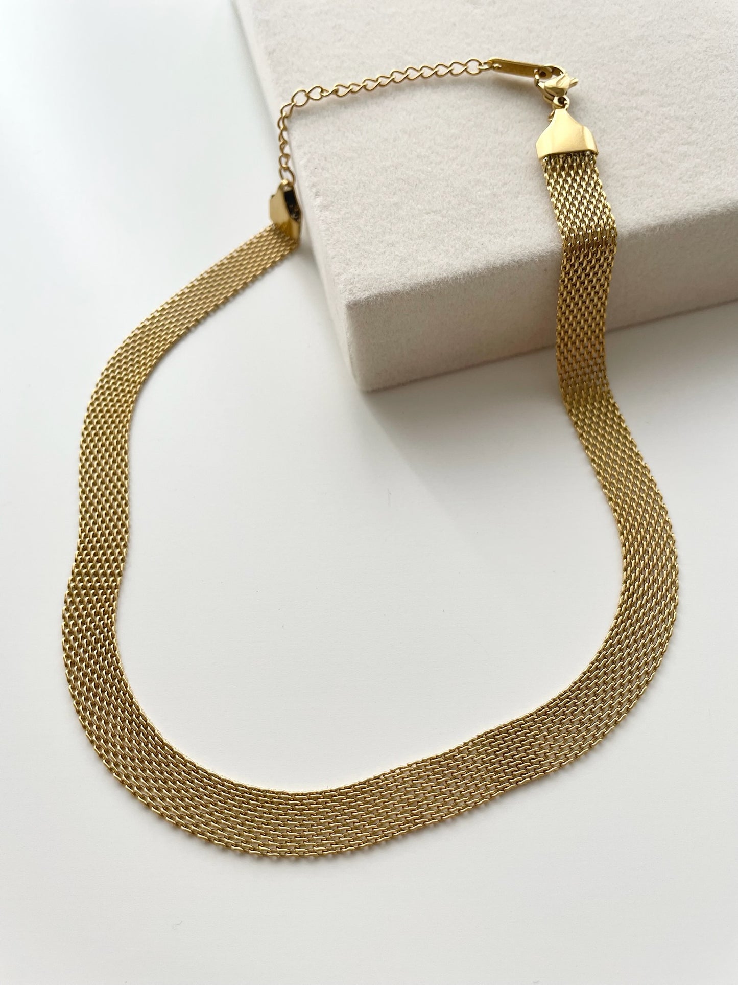 Iris gold neklace