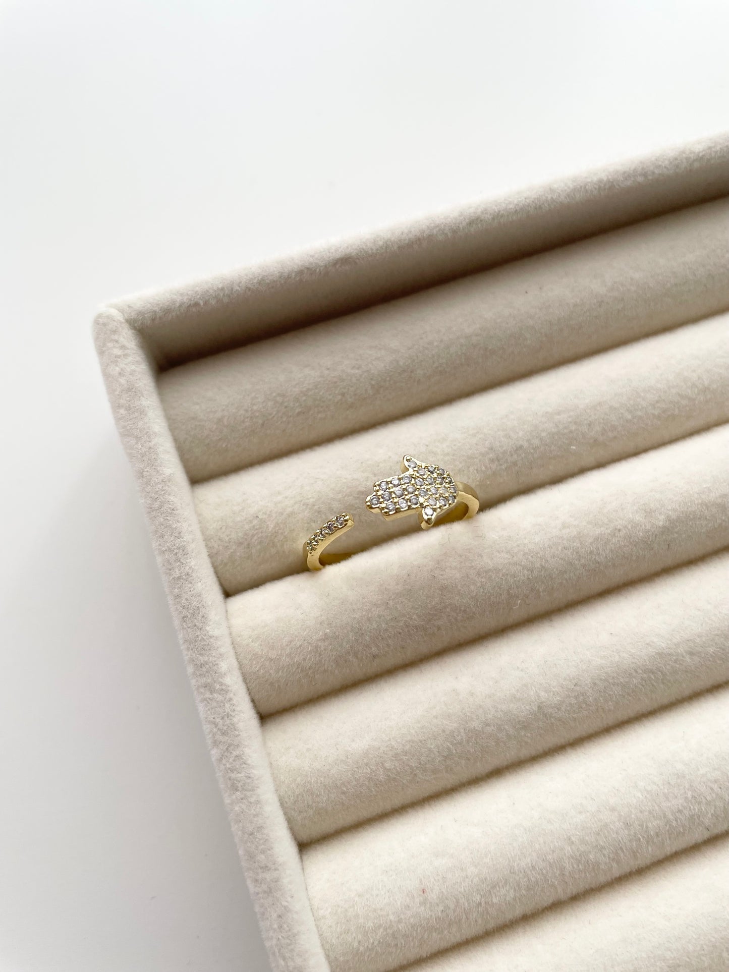 gr680 hamsa gold ring