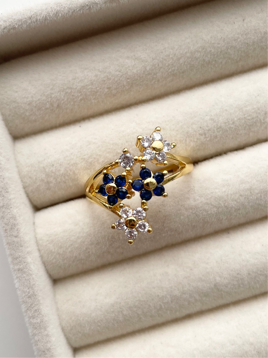 gr746 Blue and white stone gold ring