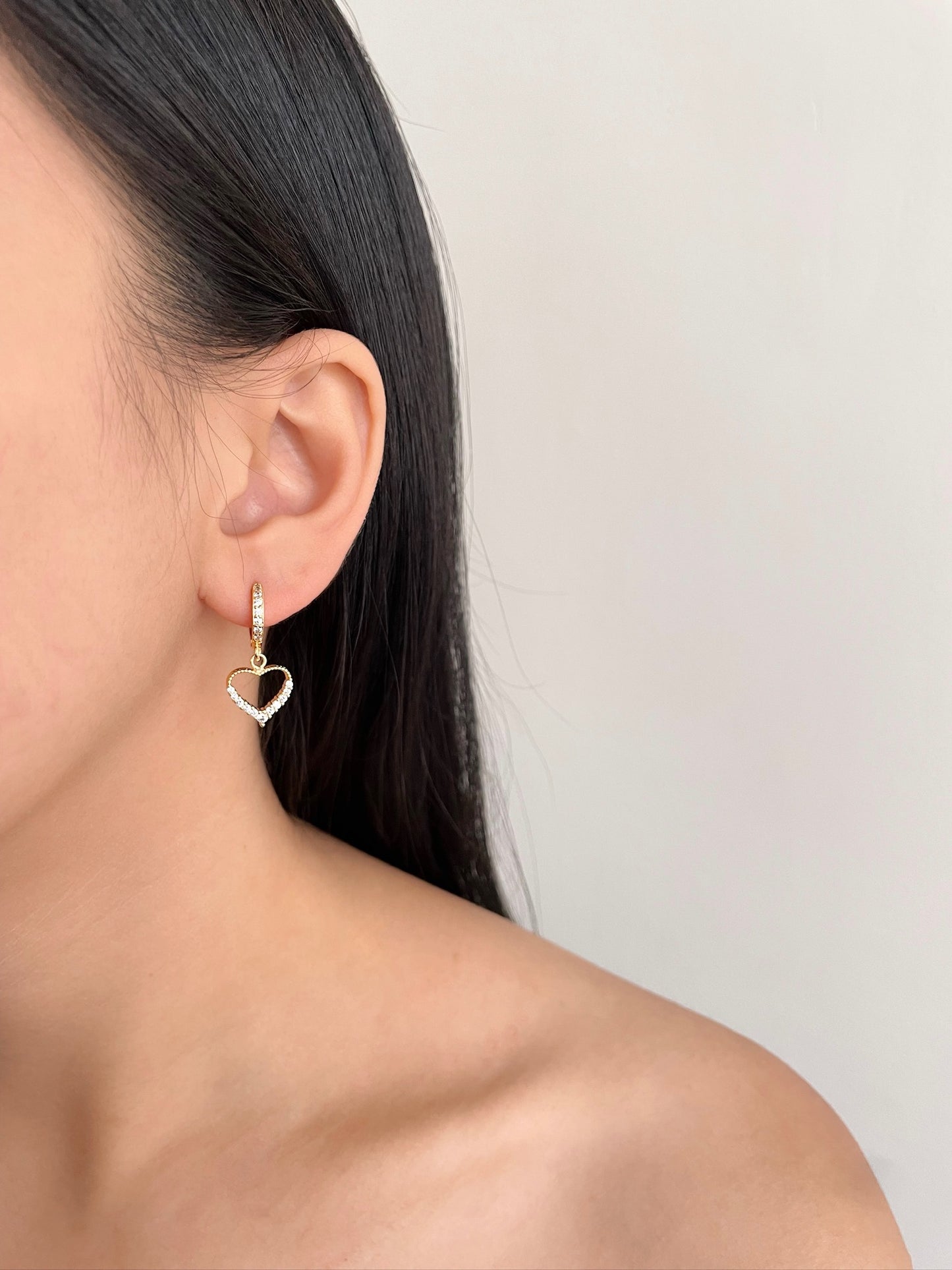 Dangling dainty earrings