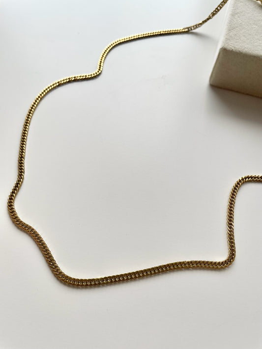 Calla gold necklace