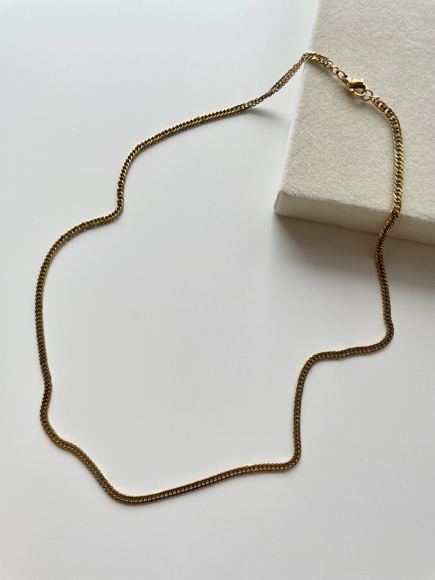 Calla gold necklace