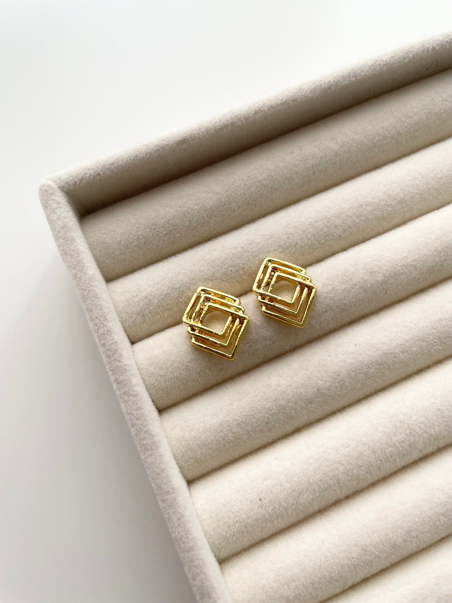 ge1397 gold stud earrings