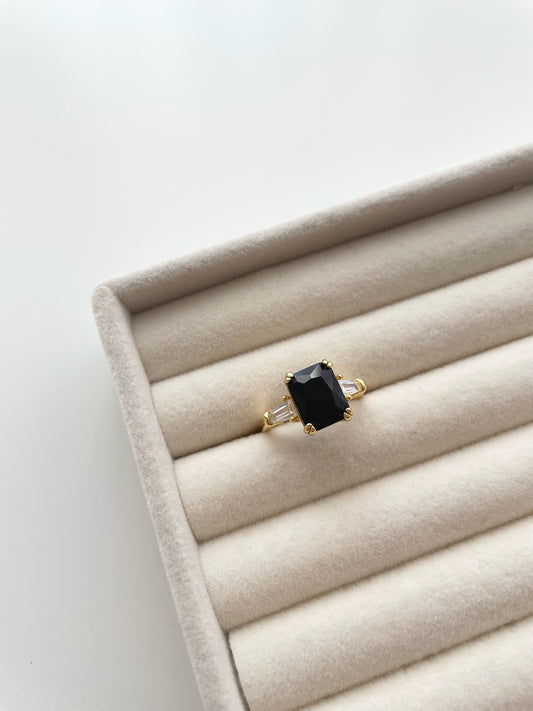 Black rectangular stone ring