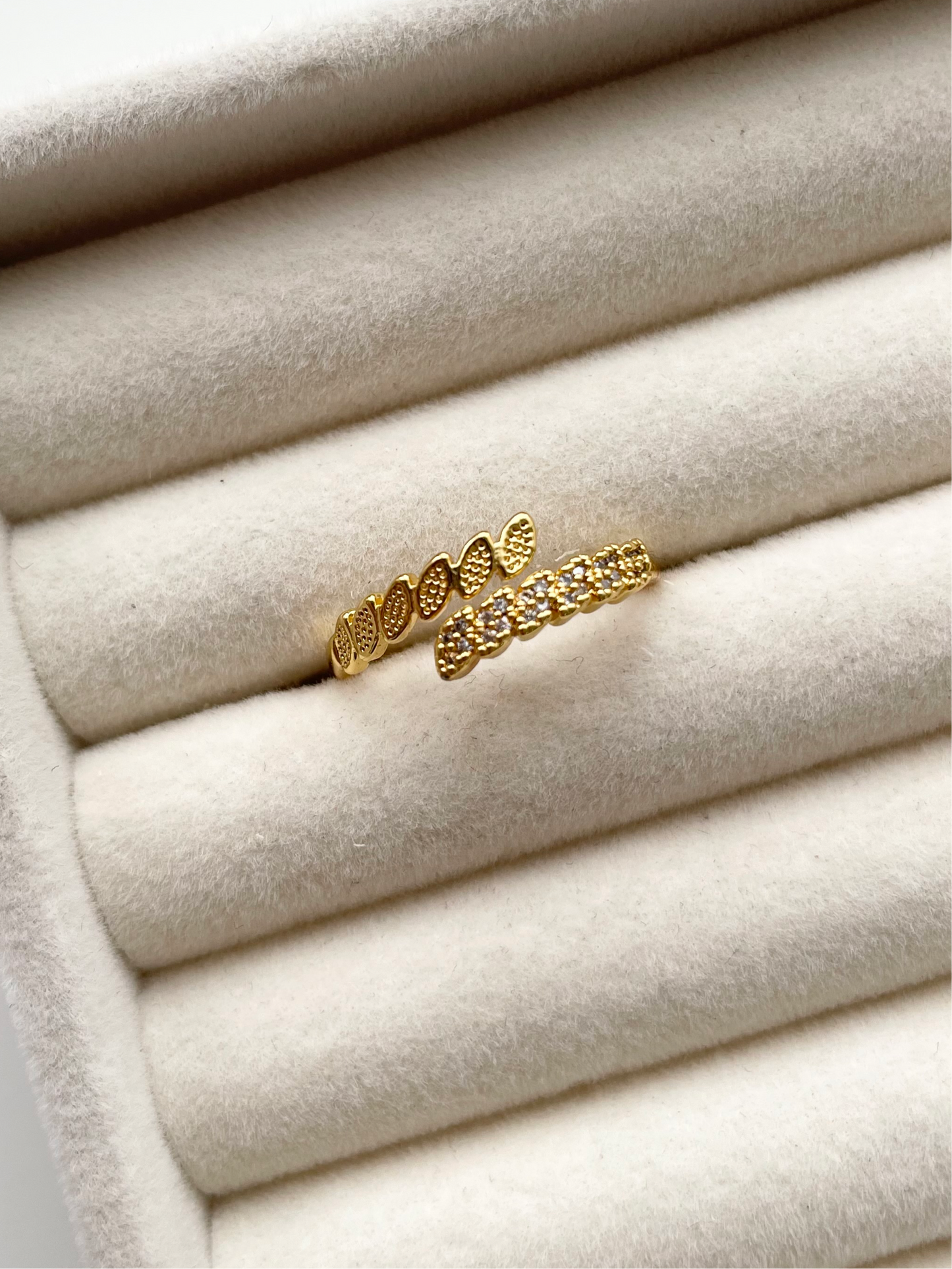 gr685 gold ring