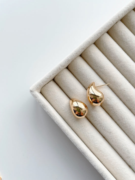 Medium Teardrop gold earrings