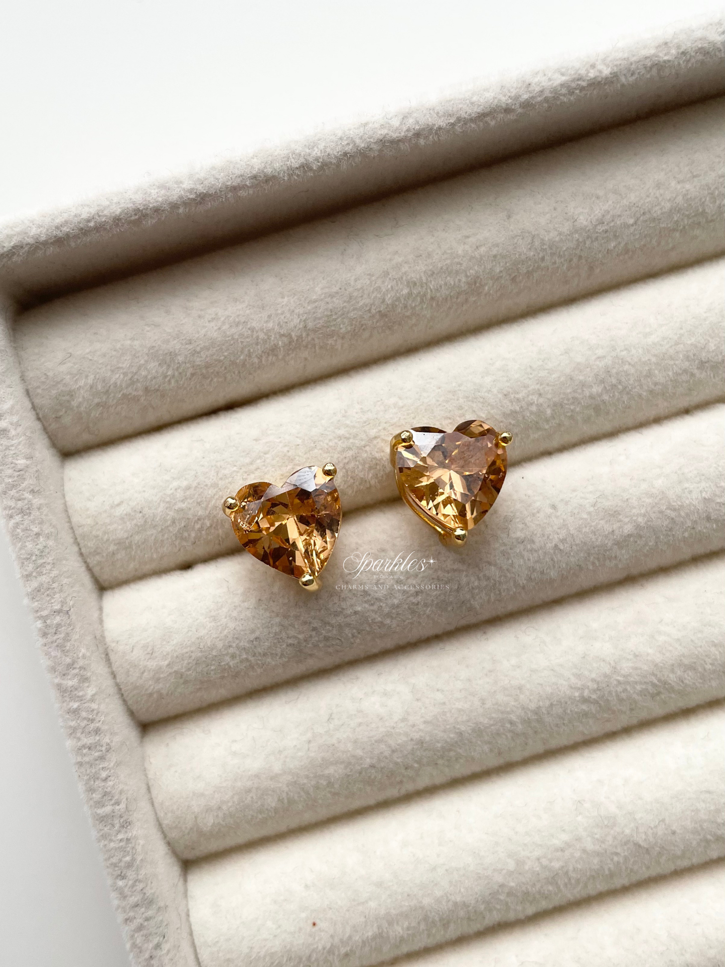ge1519 Gold Heart Dainty Earrings