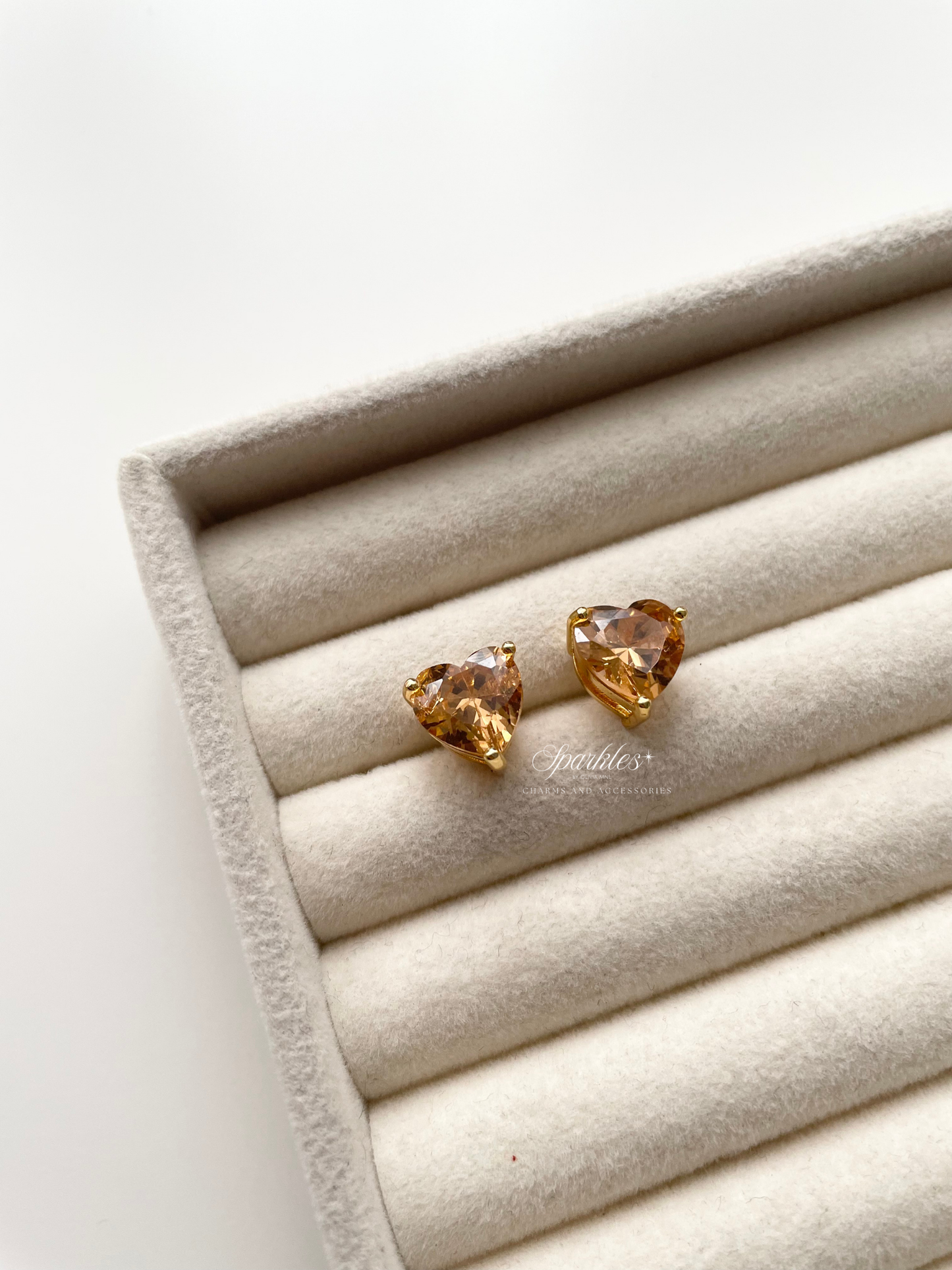 ge1519 Gold Heart Dainty Earrings