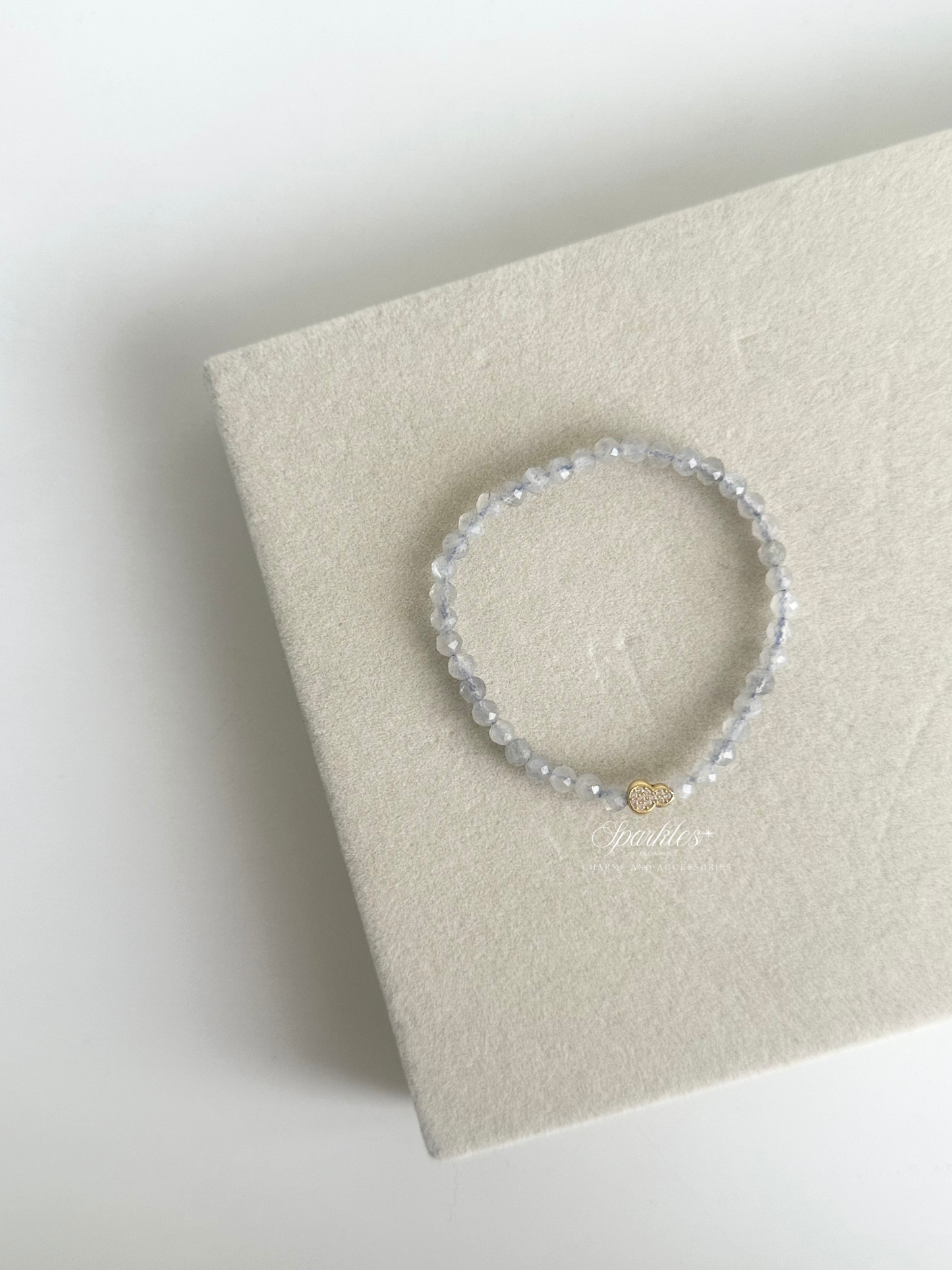 Labradorite Faceted Stone in Gold Hulu Charm Bracelet with Sizes 4mm AURA5