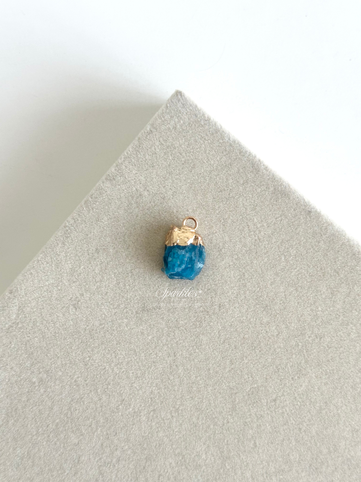 charm66 Blue Apatite Raw Stone Pendant