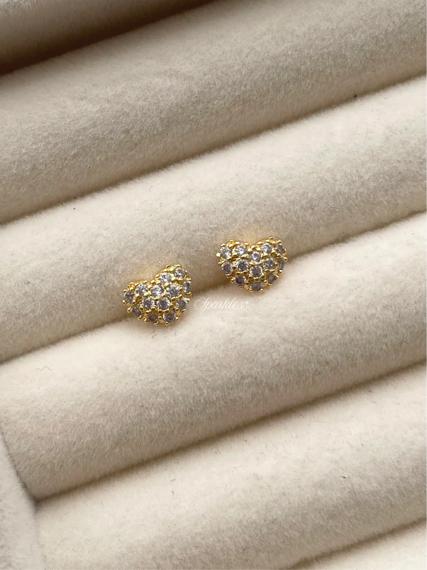 ge1077 Dainty stud earrings