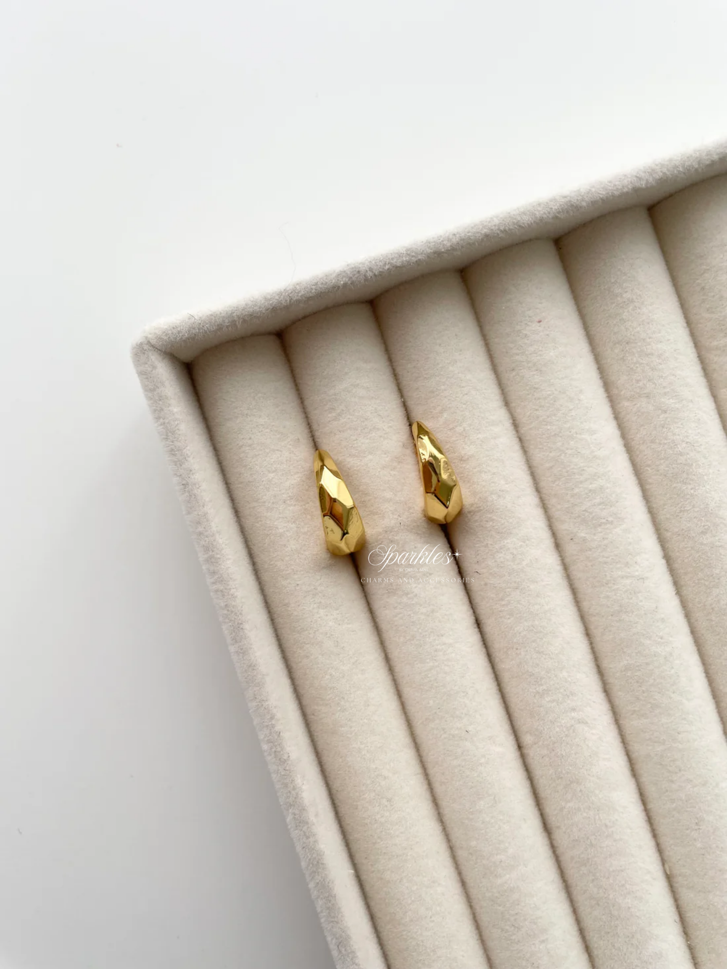 ge1341 Faceted gold hoop