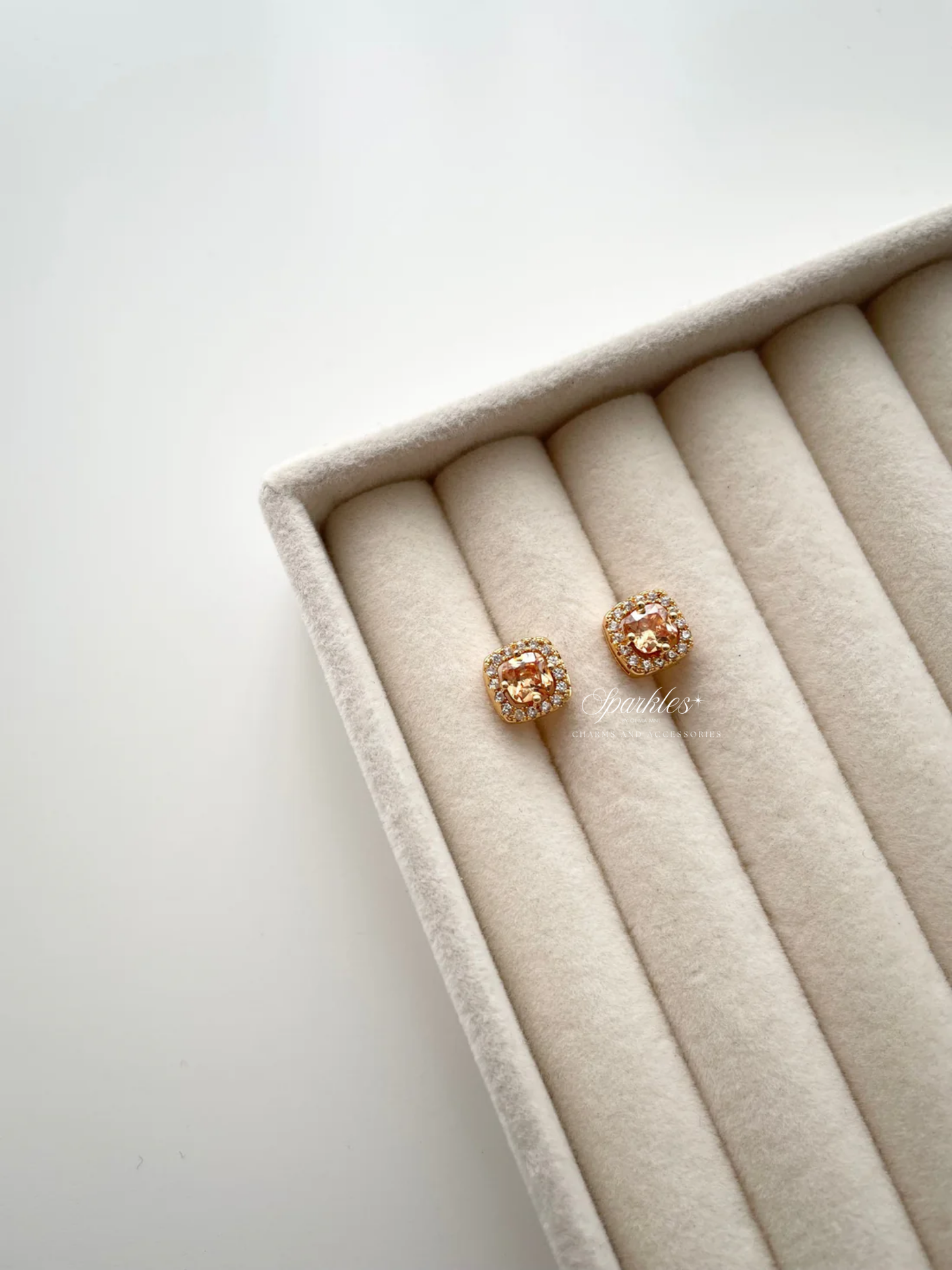 ge1384 Champaign stud earrings
