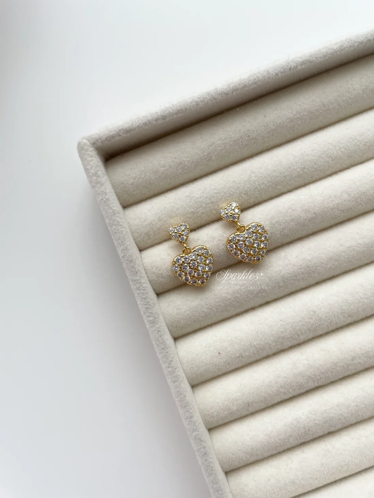 ge1465 Dangling heart earrings
