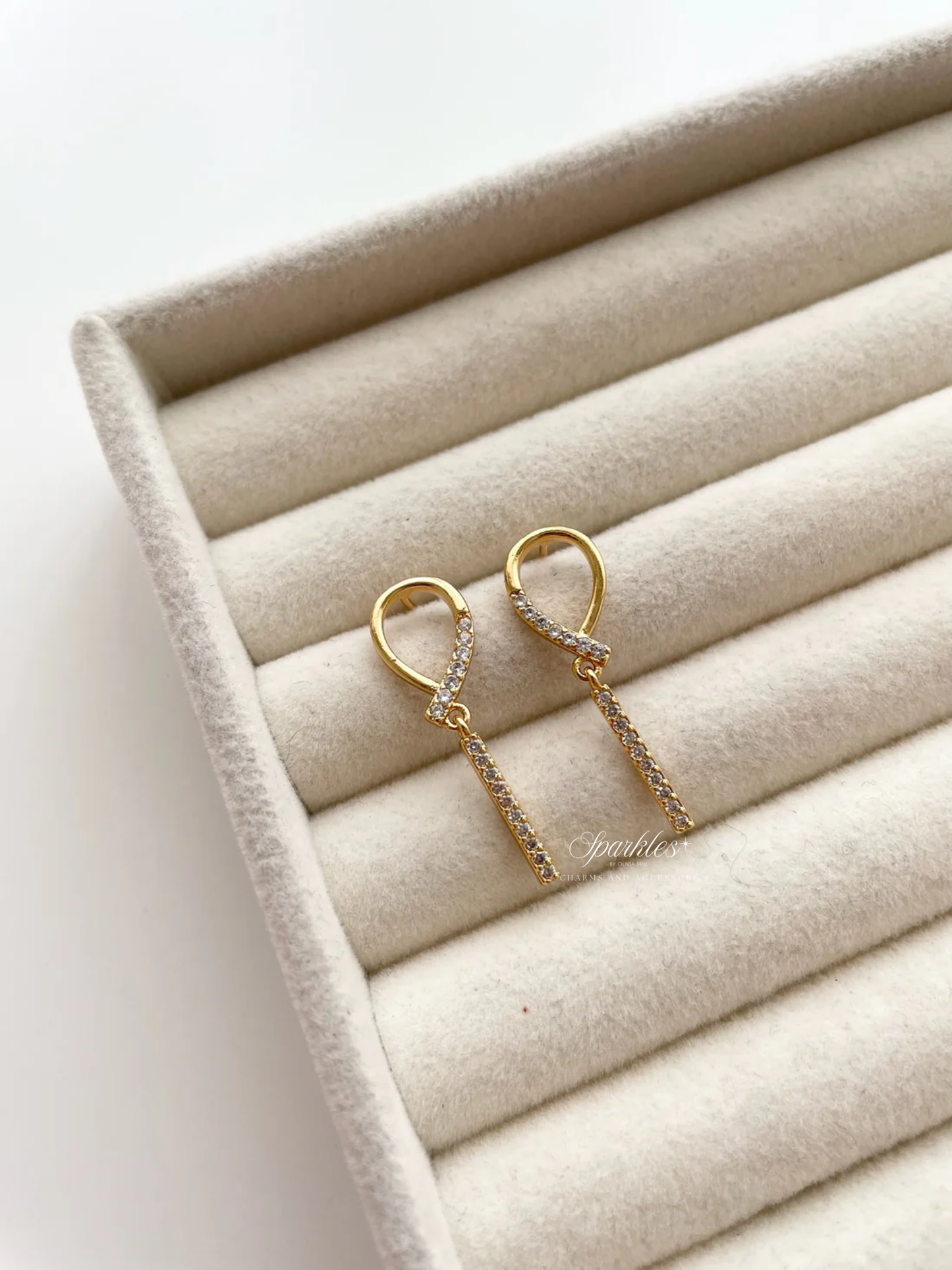 ge1510 Dangling earrings