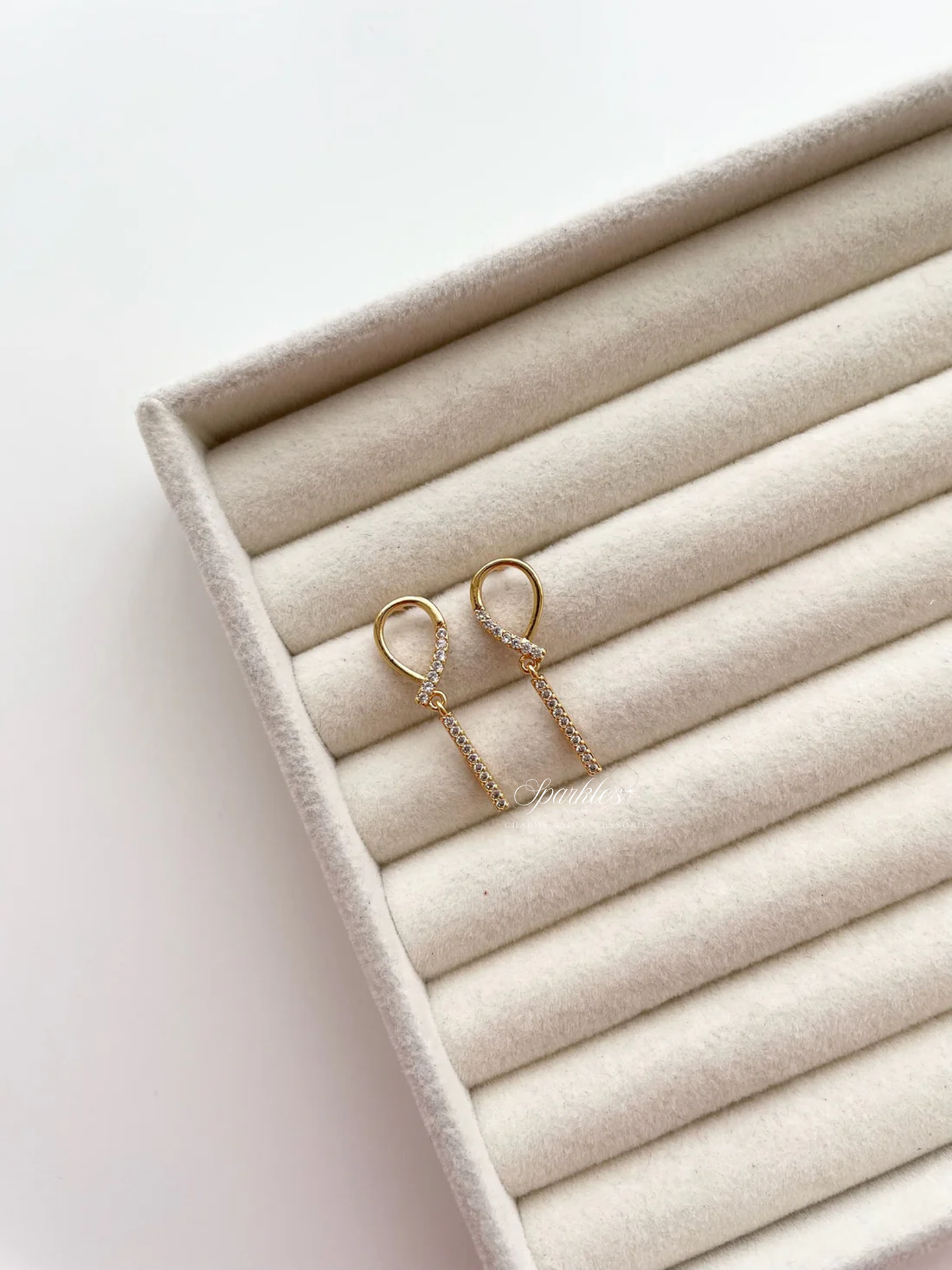 ge1510 Dangling earrings