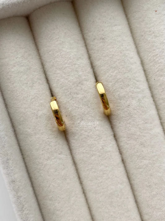 ge439 Gold ear hugger