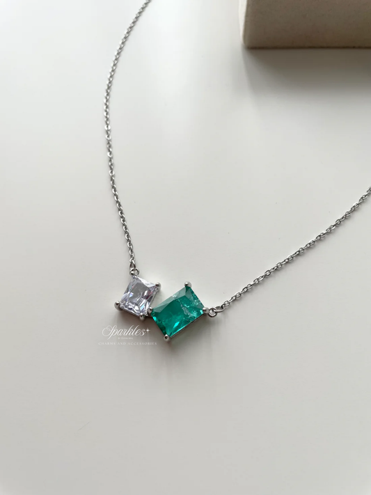 gn811 White and Emerald stone silver necklace