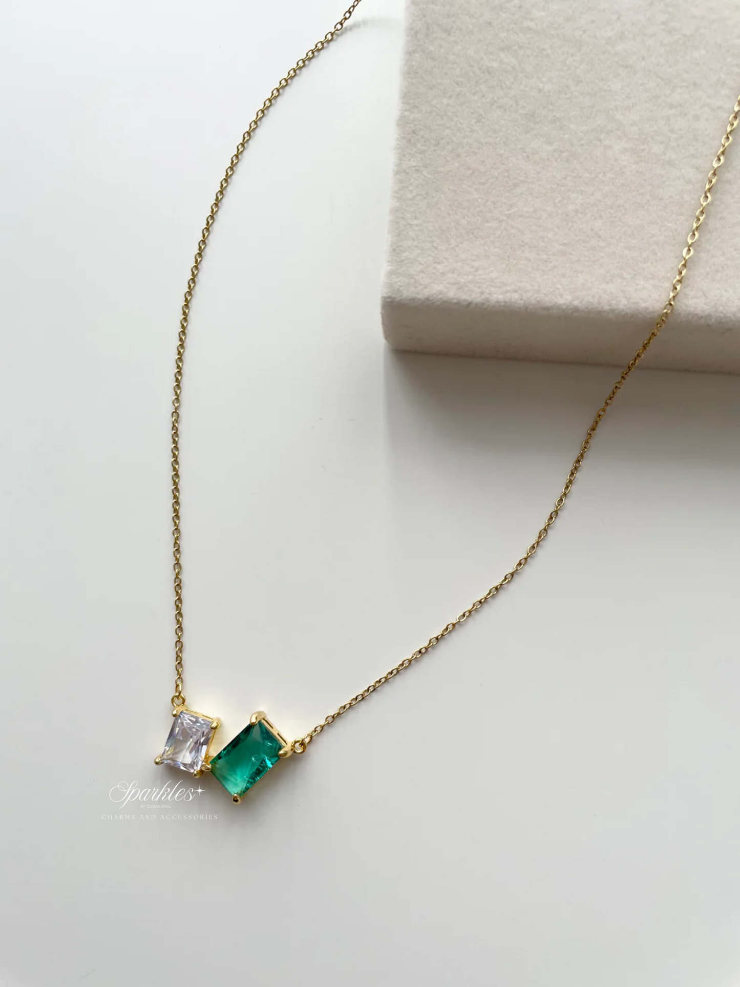 gn812 White and Emerald stone gold necklace