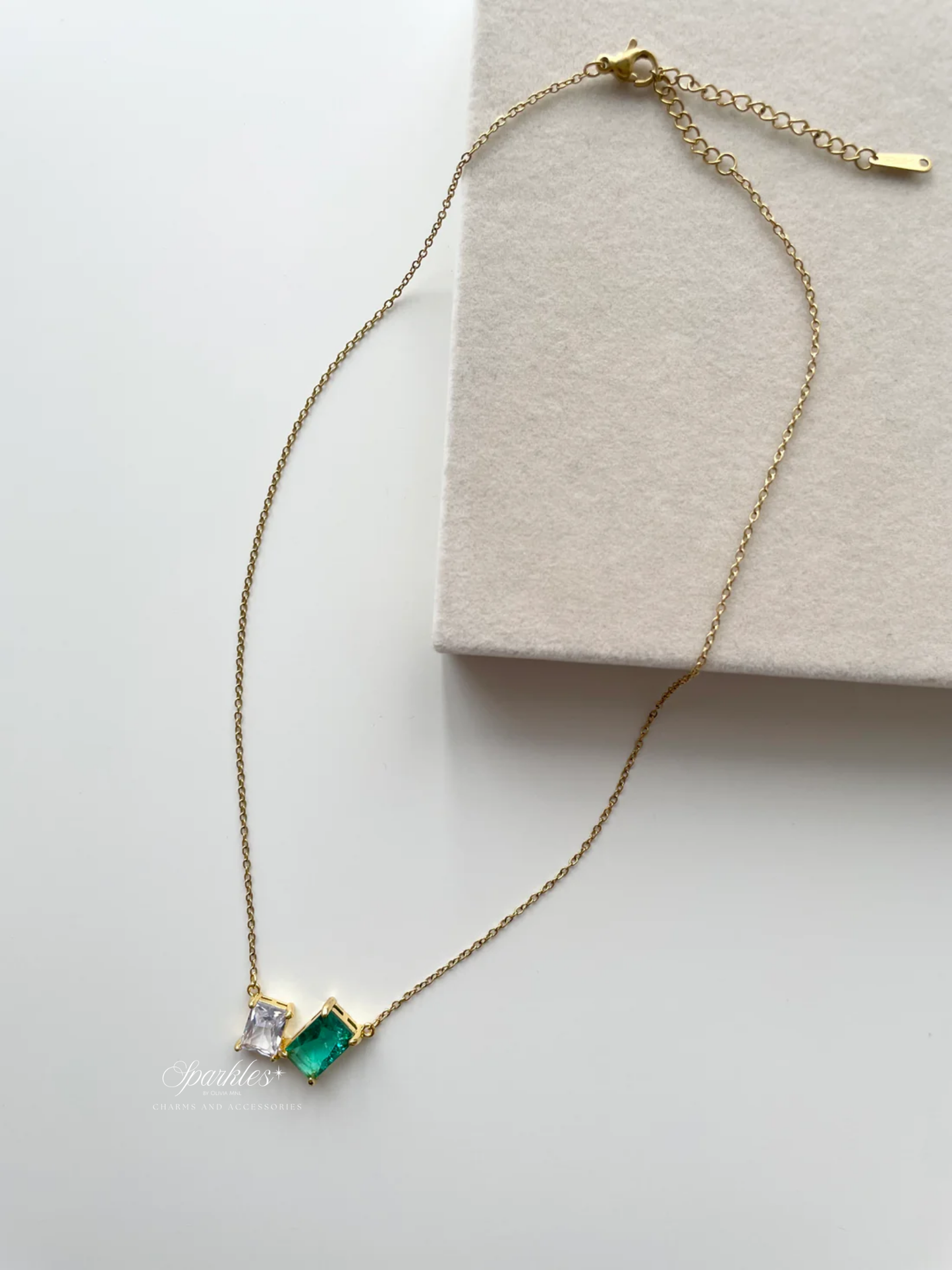 gn812 White and Emerald stone gold necklace
