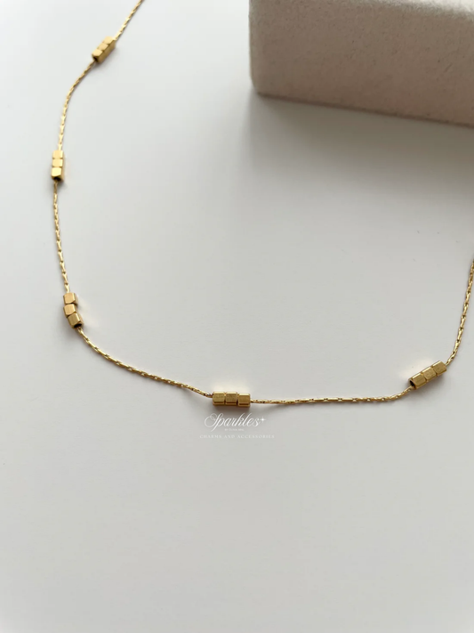 gn825 Minimalist gold necklace