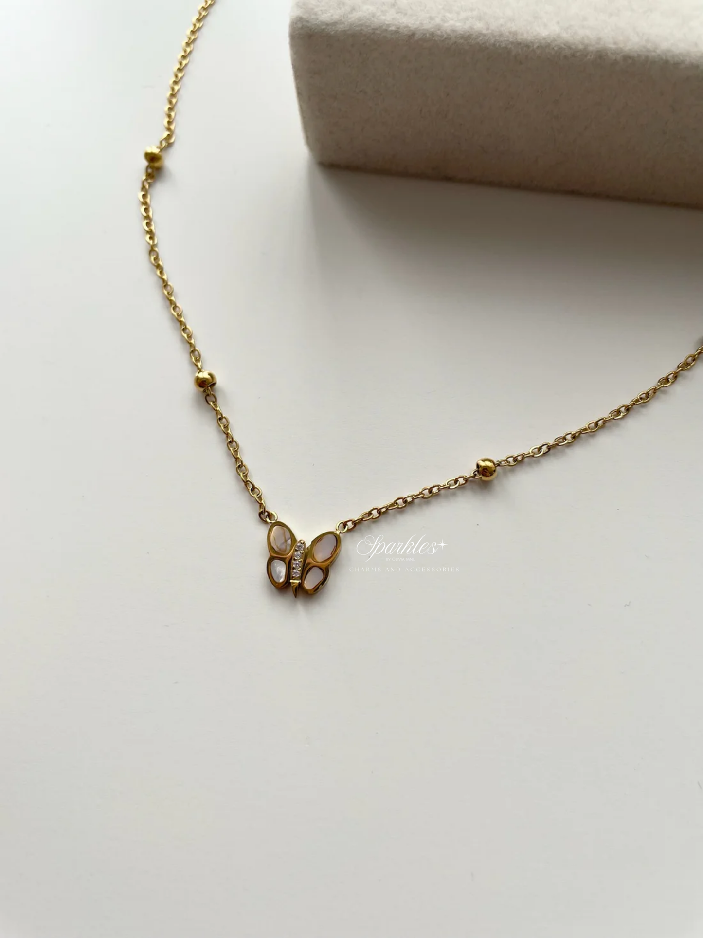 gn836 Mother of pearl butterfly necklace
