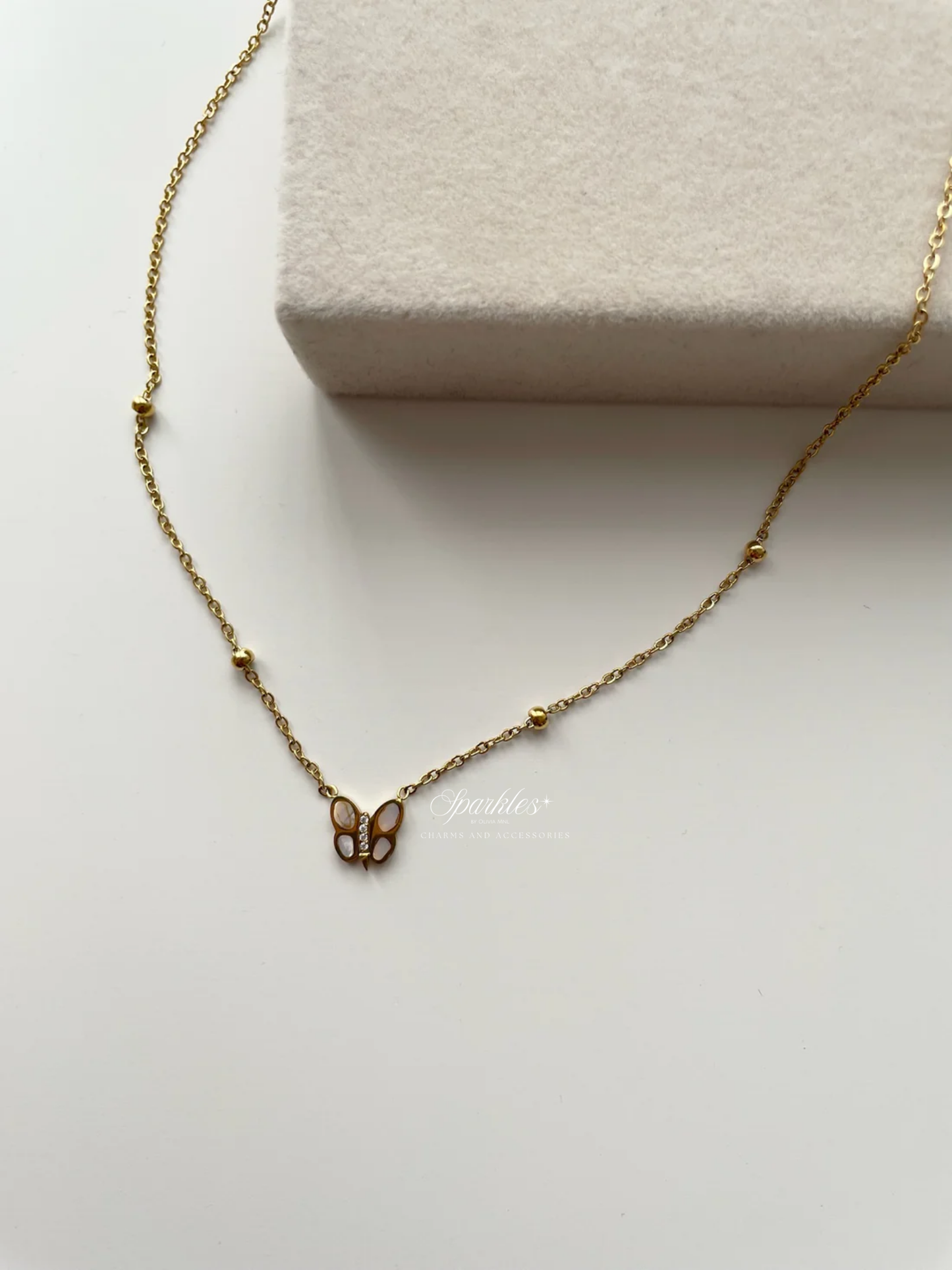 gn836 Mother of pearl butterfly necklace